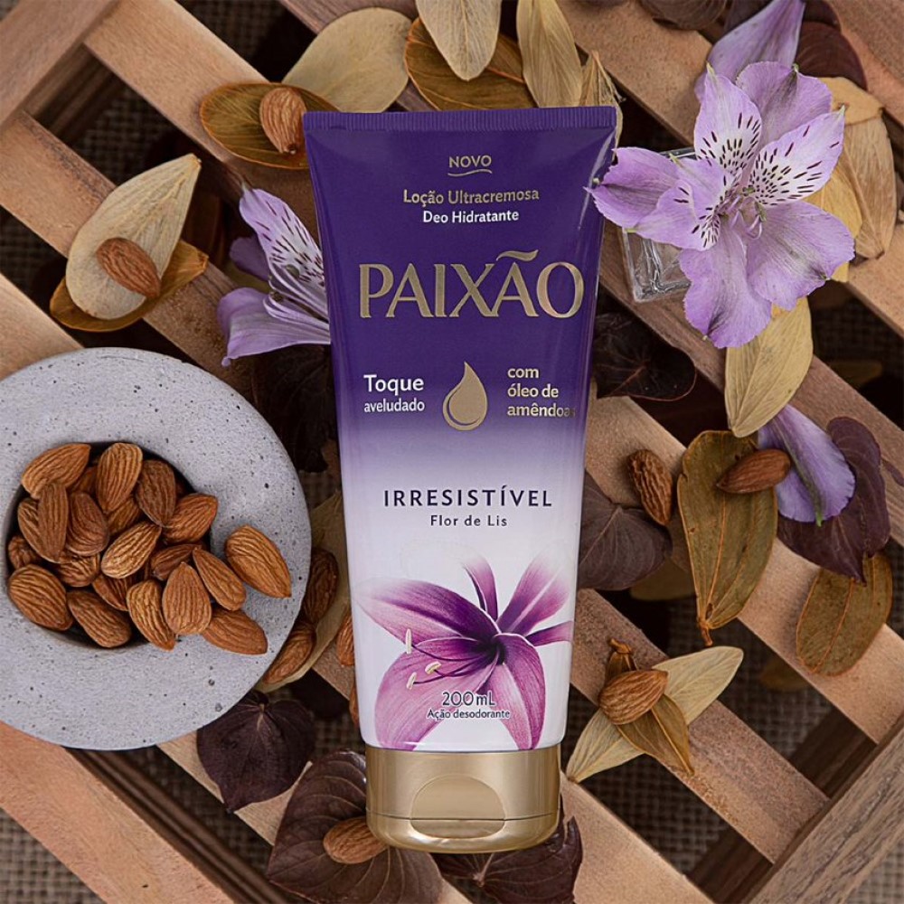 Imagem promocional da loção Ultracremosa Deo Hidratante com notas olfativas de Flor de Lis da marca Paixão.
